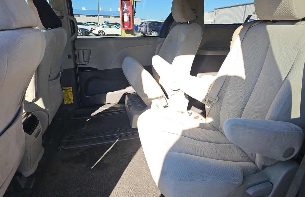 Toyota Sienna  2011