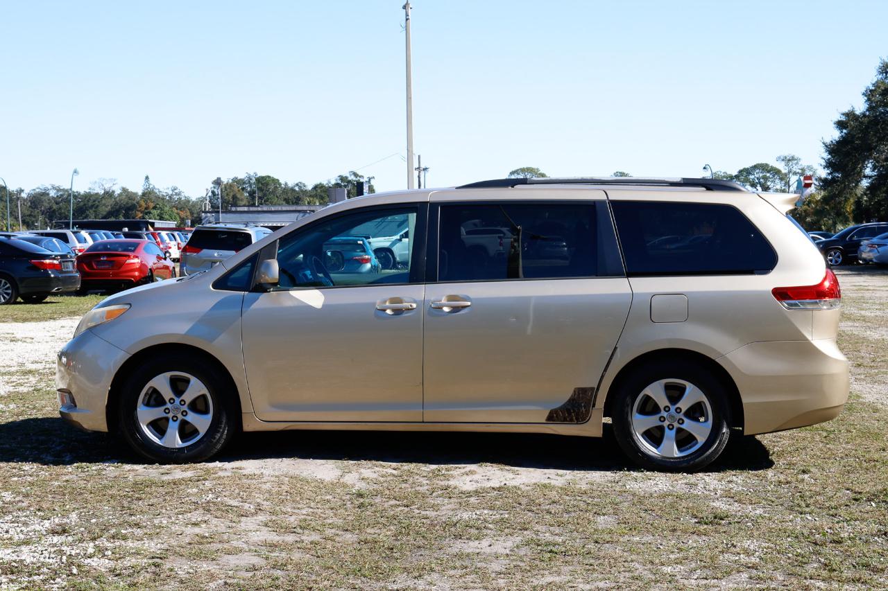 Toyota Sienna  2011