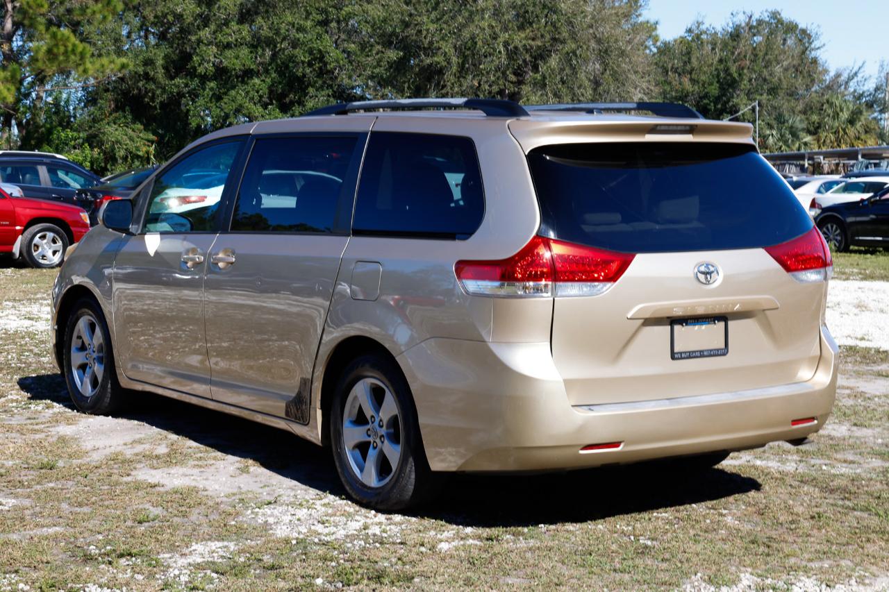 Toyota Sienna  2011