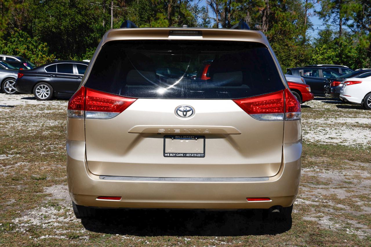 Toyota Sienna  2011