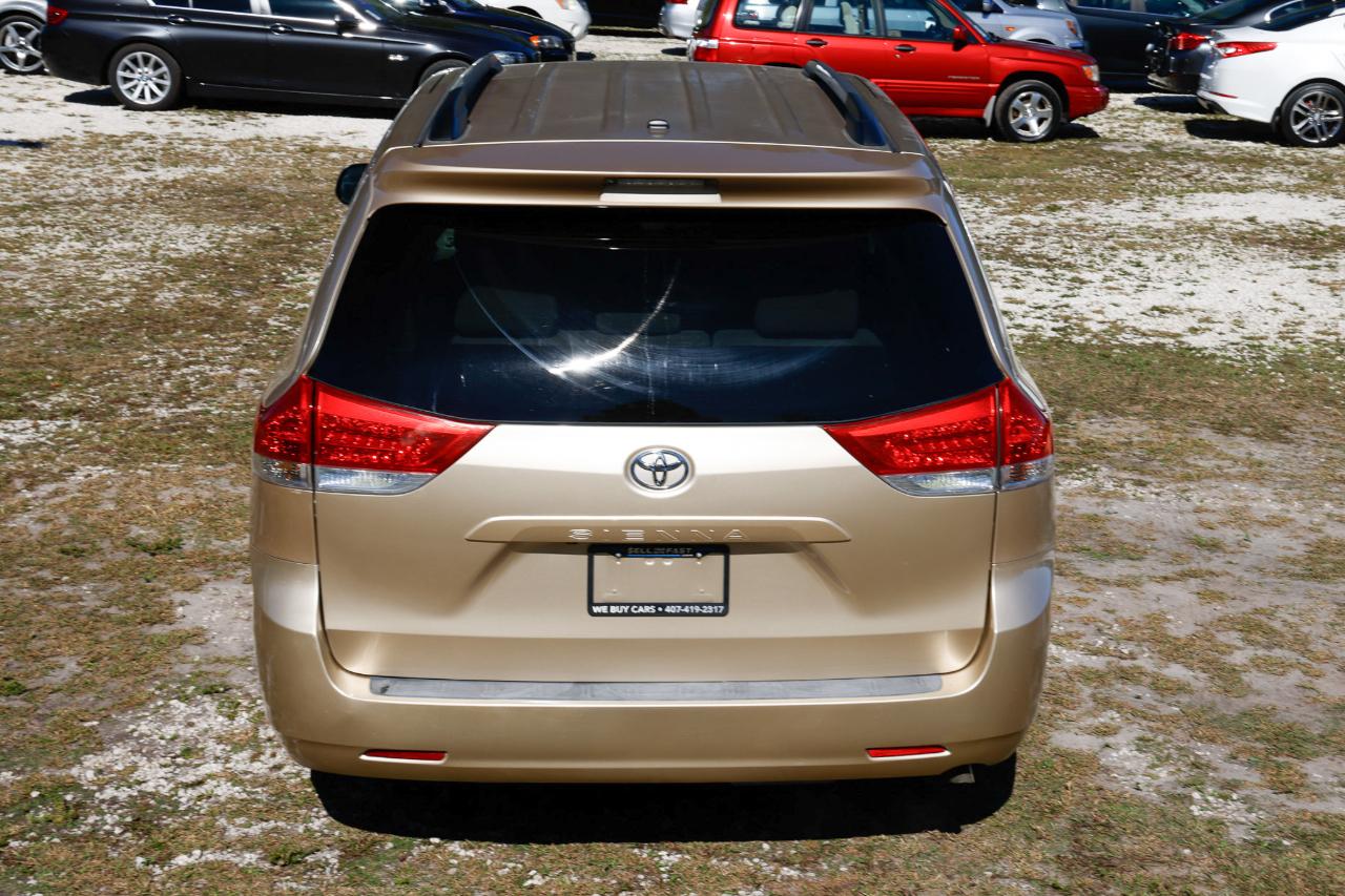 Toyota Sienna  2011