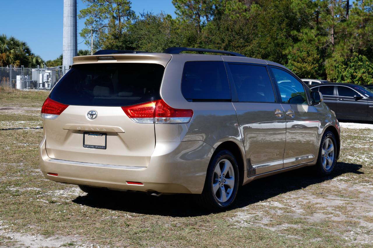 Toyota Sienna  2011