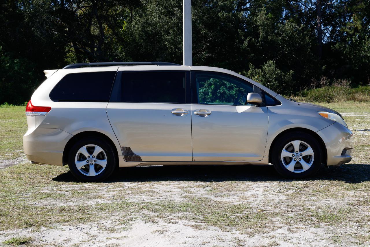 Toyota Sienna  2011