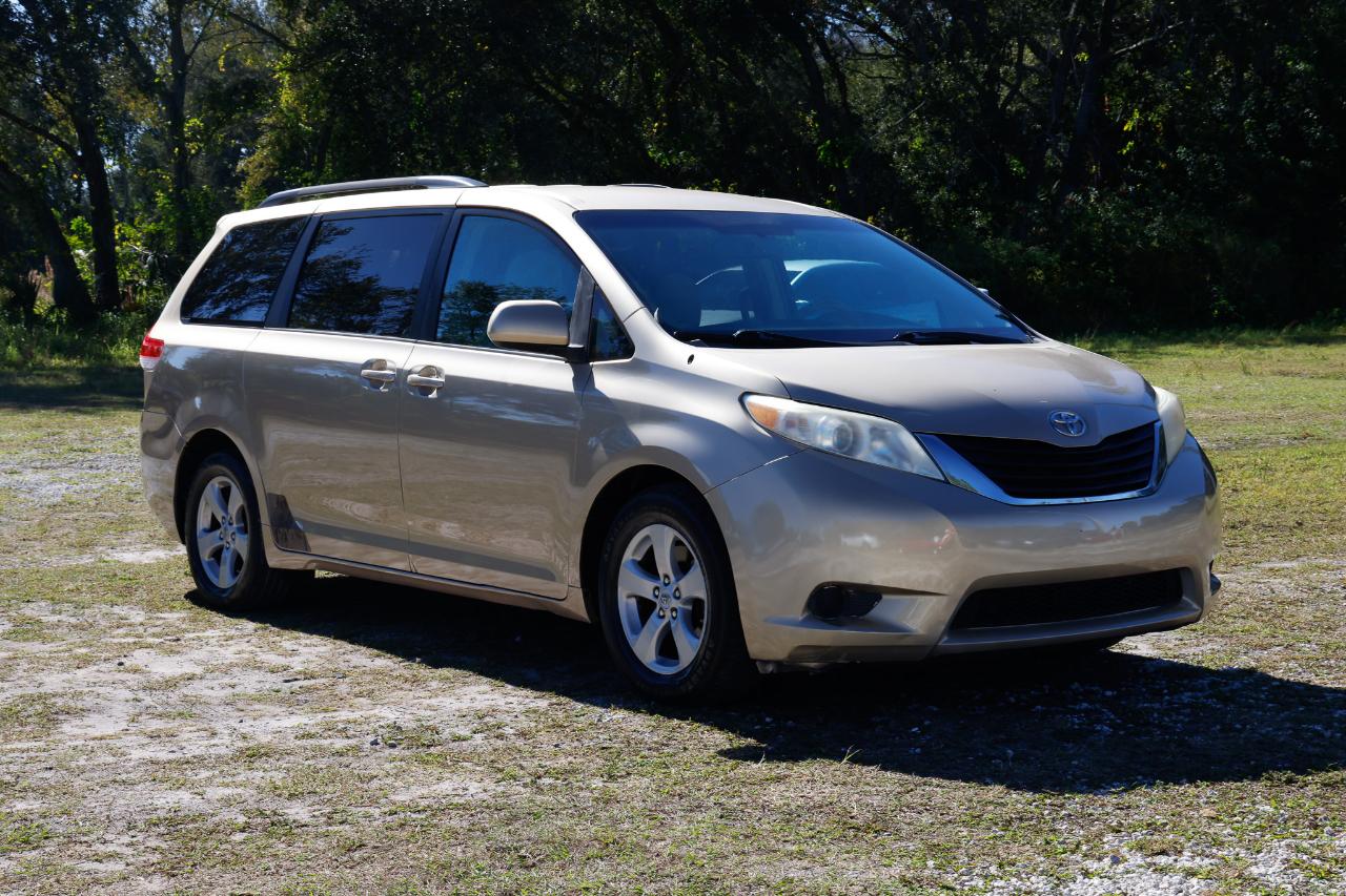 Toyota Sienna  2011