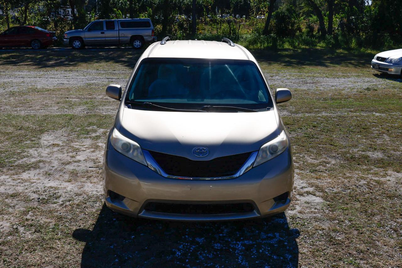 Toyota Sienna  2011
