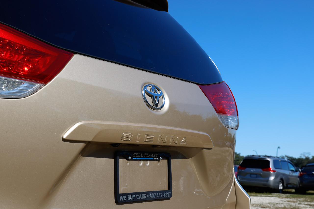 Toyota Sienna  2011