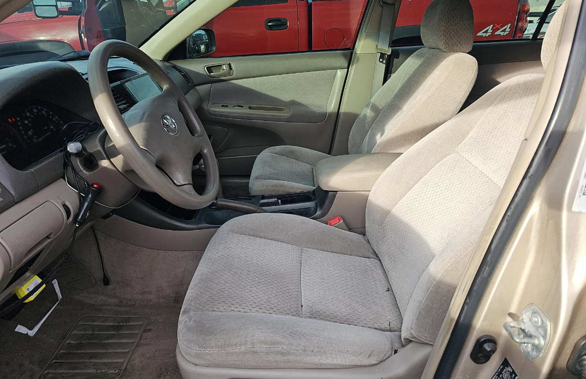 Toyota Camry LE 2004