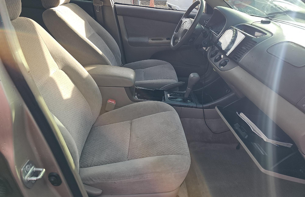 Toyota Camry LE 2004