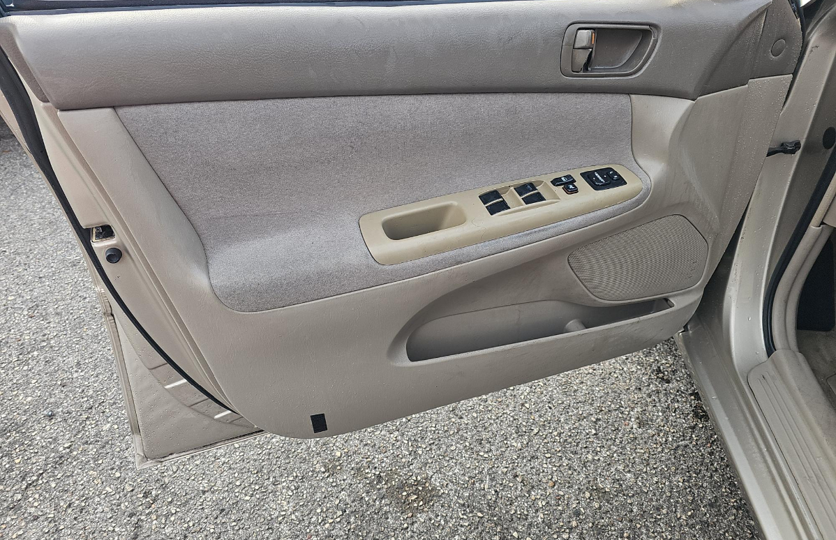 Toyota Camry LE 2004