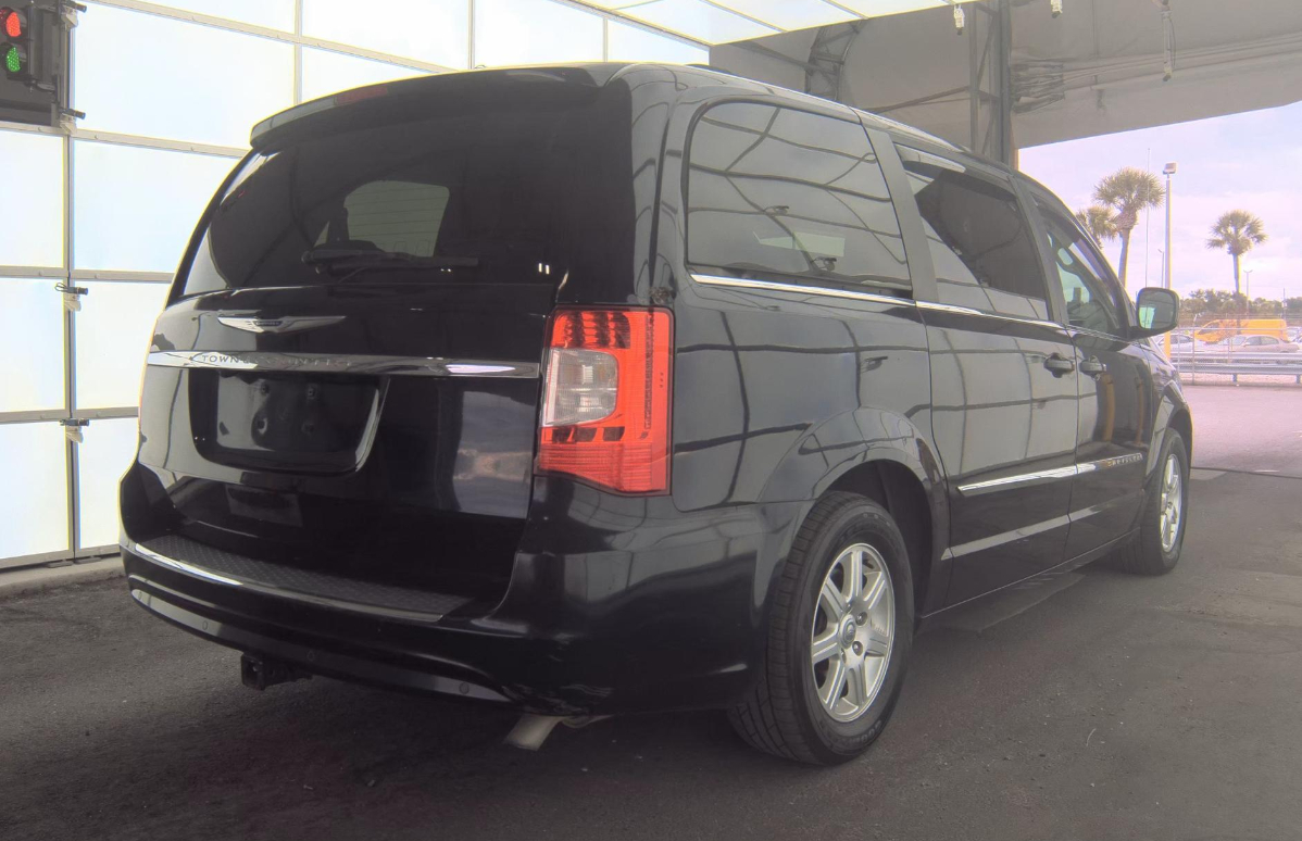 Chrysler Town & Country  2011