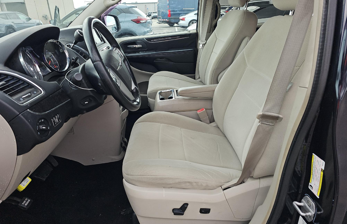 Chrysler Town & Country  2011