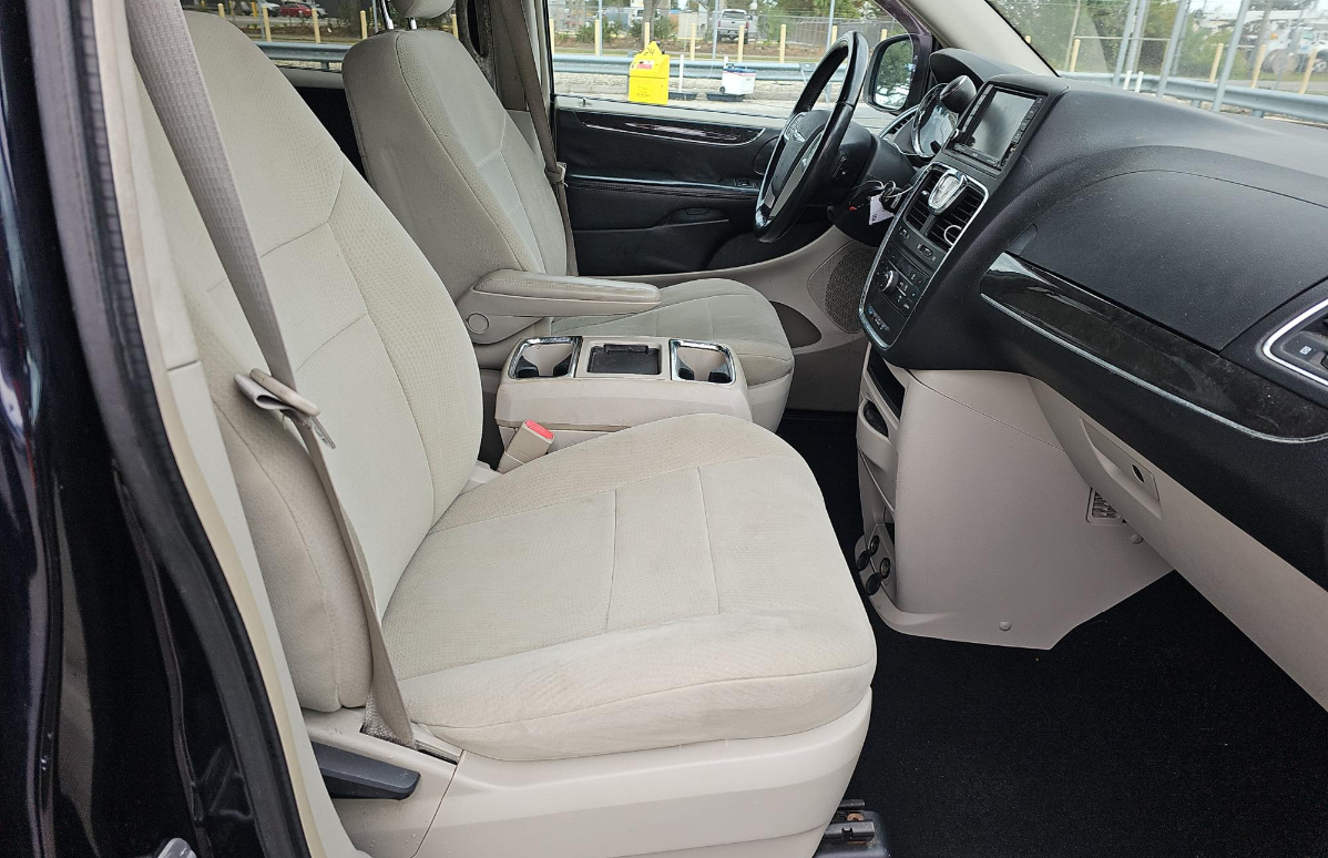 Chrysler Town & Country  2011