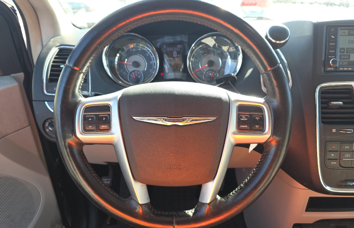 Chrysler Town & Country  2011