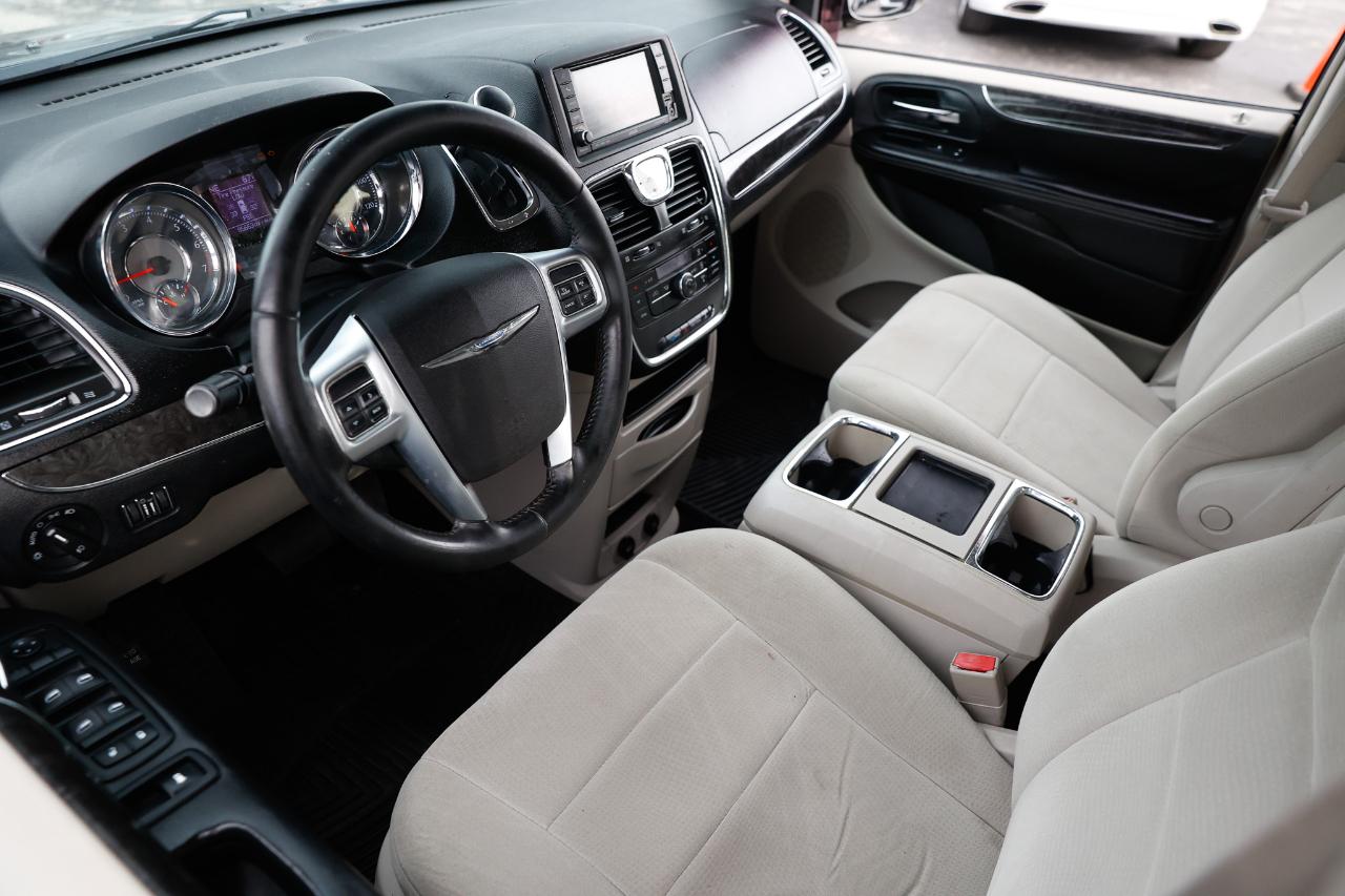 Chrysler Town & Country  2011