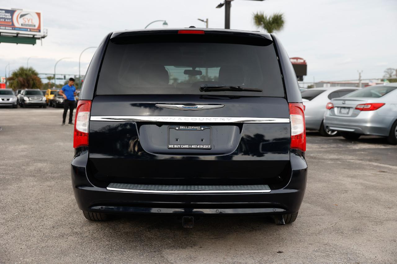 Chrysler Town & Country  2011