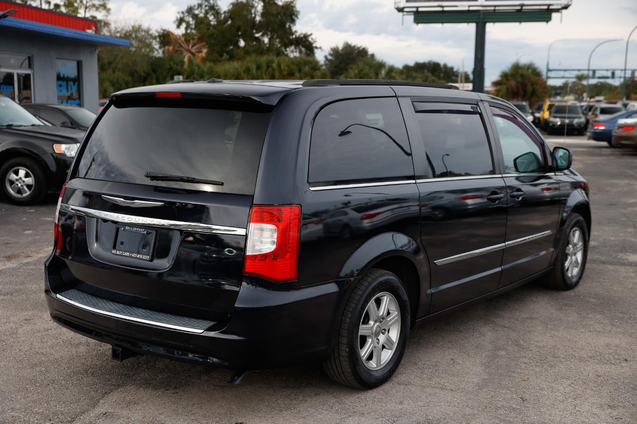 Chrysler Town & Country  2011