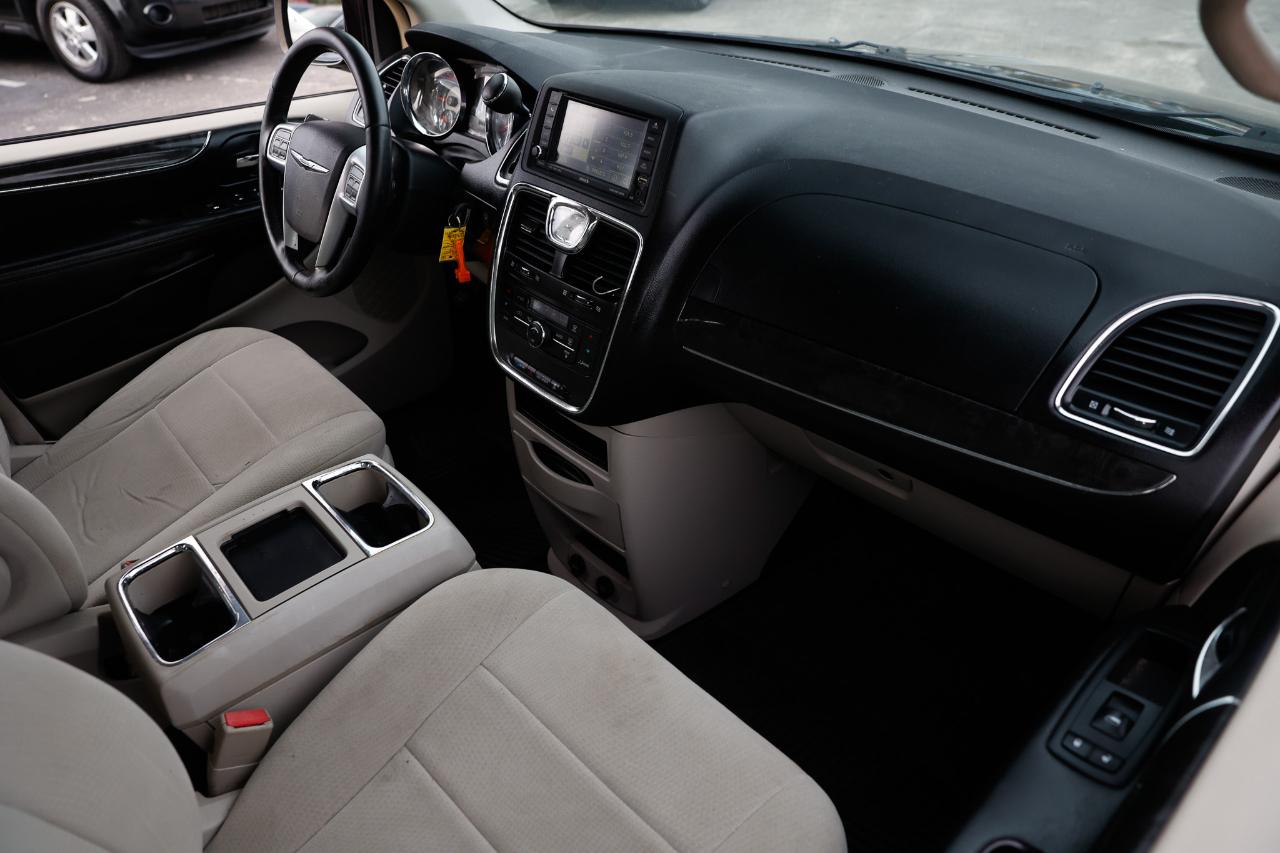 Chrysler Town & Country  2011