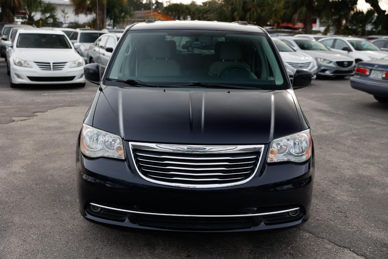 Chrysler Town & Country  2011