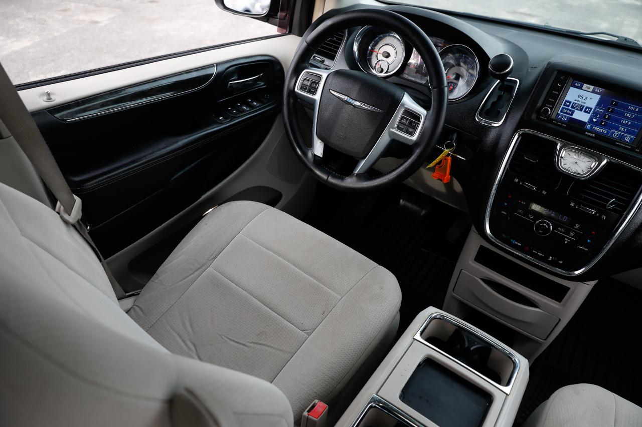 Chrysler Town & Country  2011