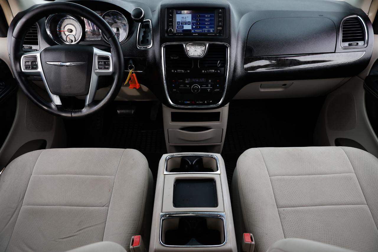 Chrysler Town & Country  2011