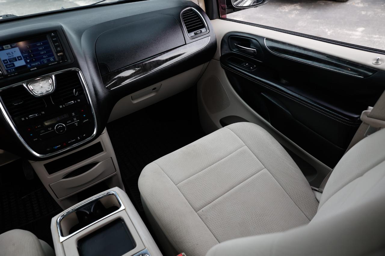 Chrysler Town & Country  2011