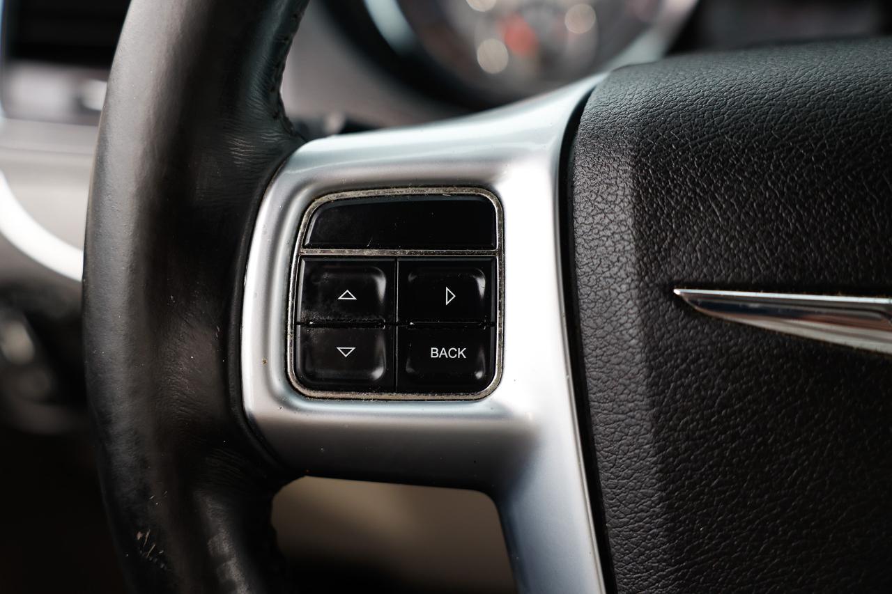 Chrysler Town & Country  2011