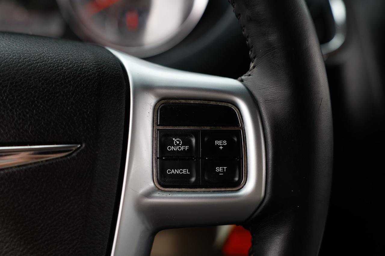 Chrysler Town & Country  2011