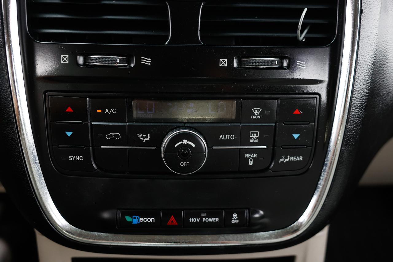 Chrysler Town & Country  2011