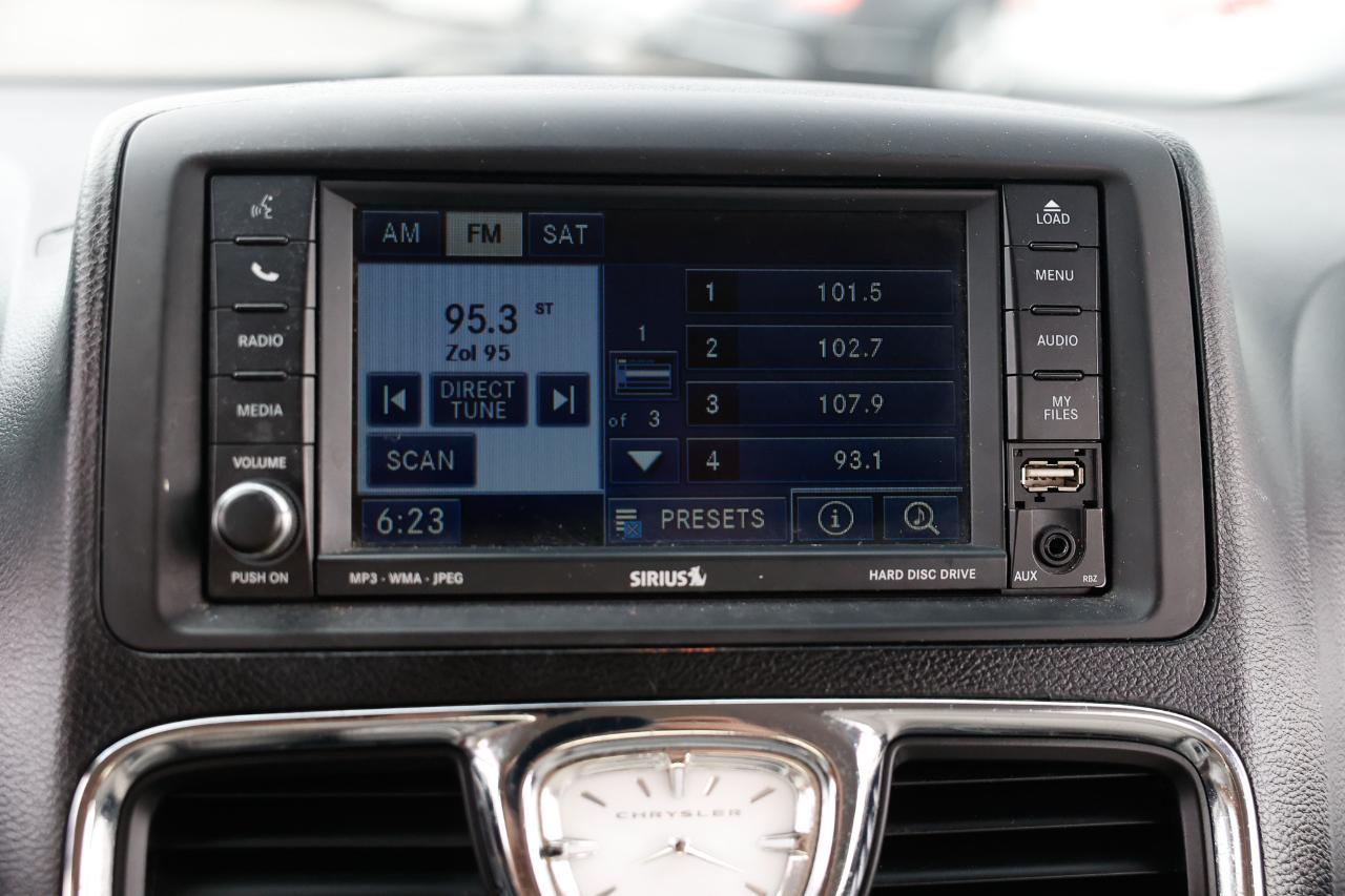 Chrysler Town & Country  2011