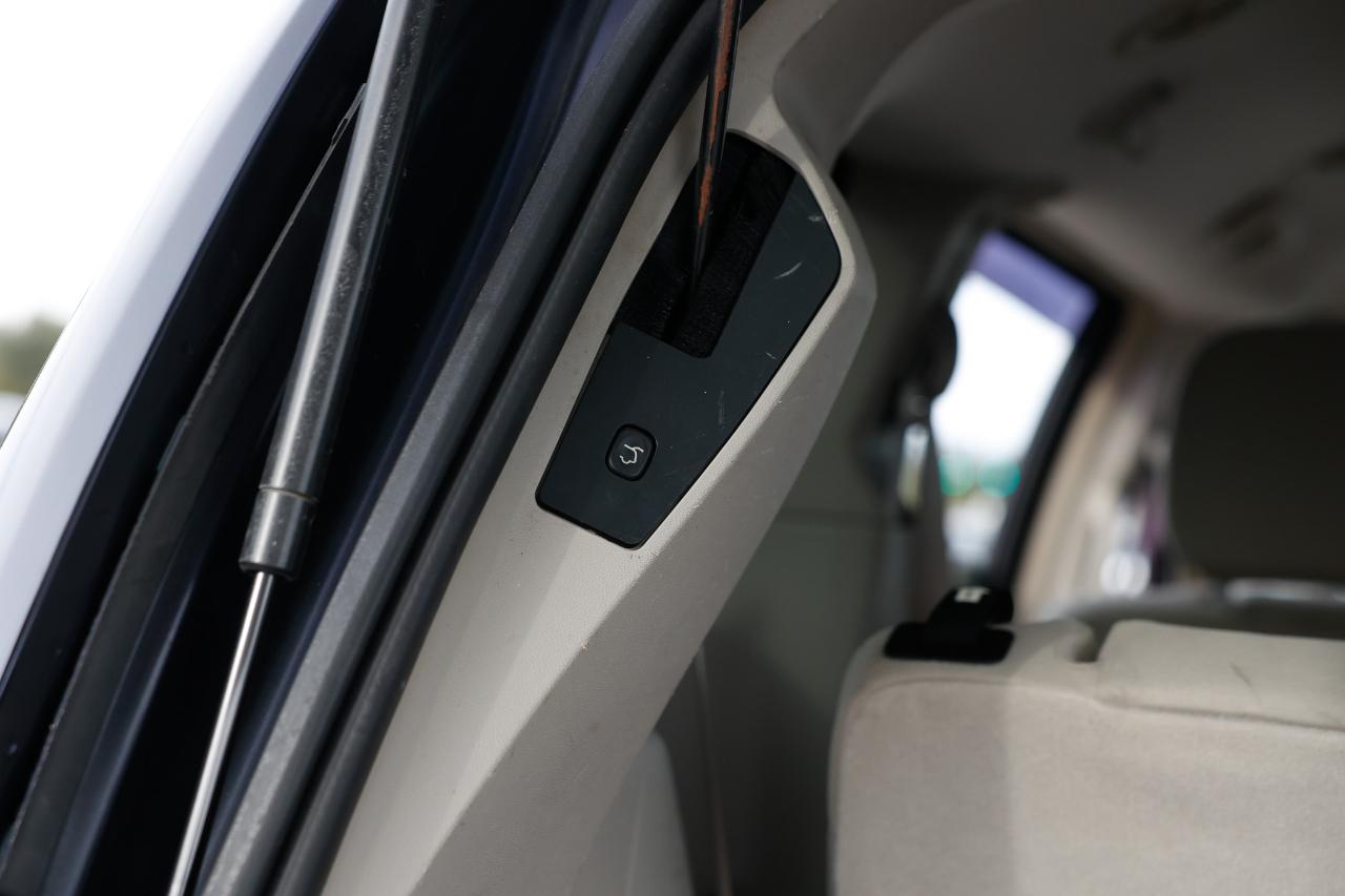 Chrysler Town & Country  2011