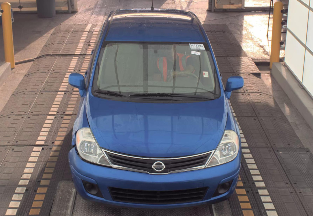 Nissan Versa  2012
