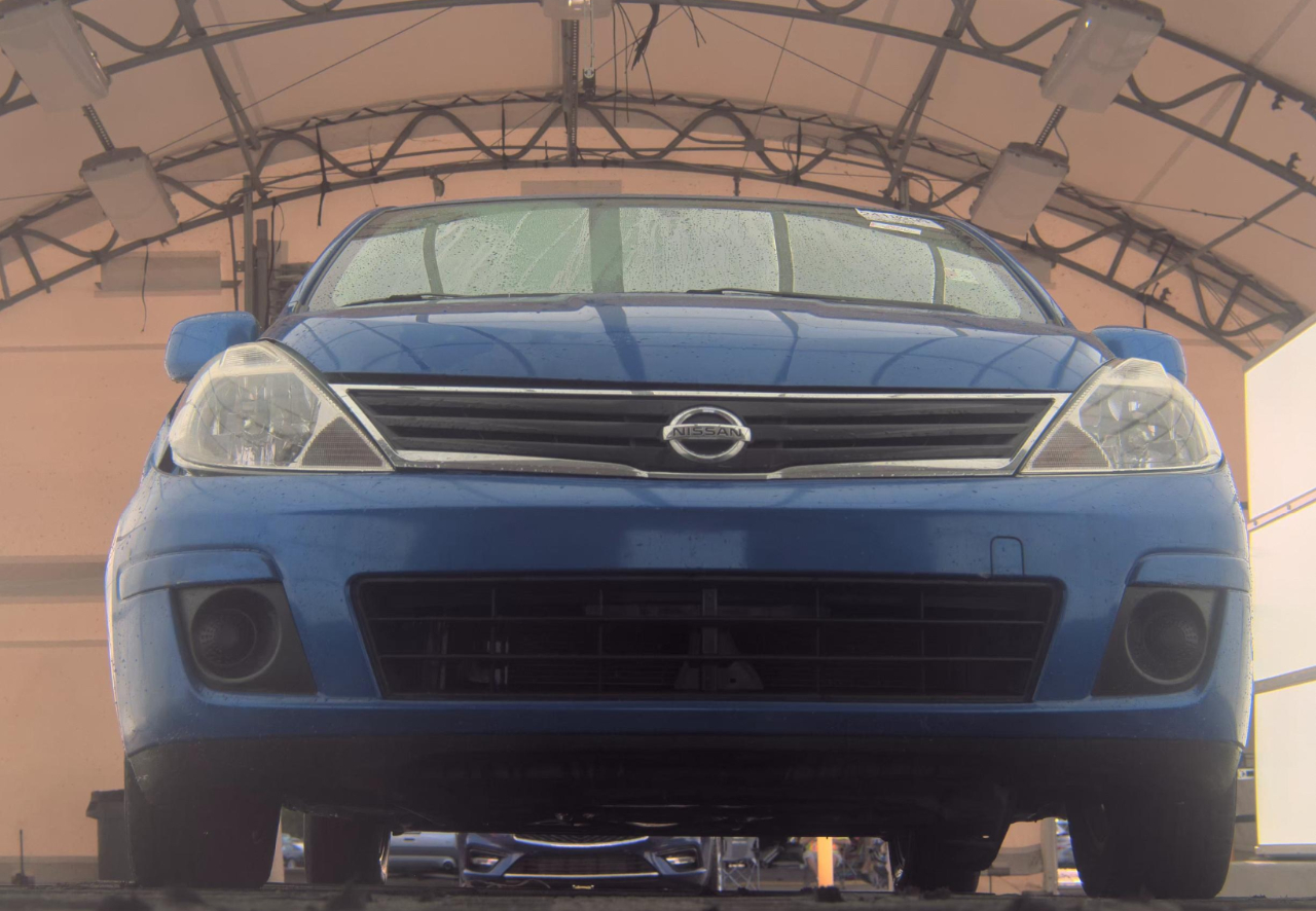 Nissan Versa  2012