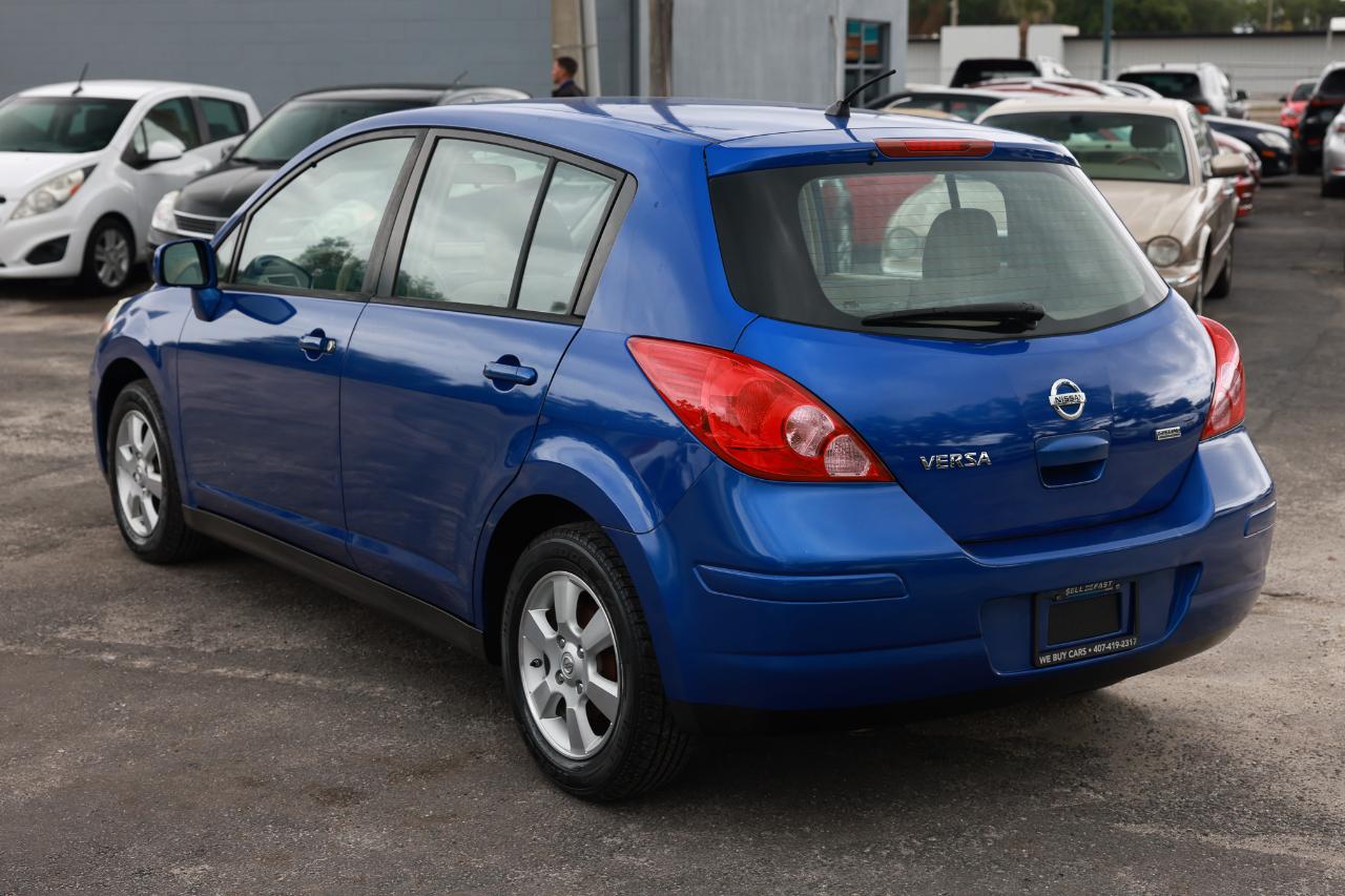 Nissan Versa  2012