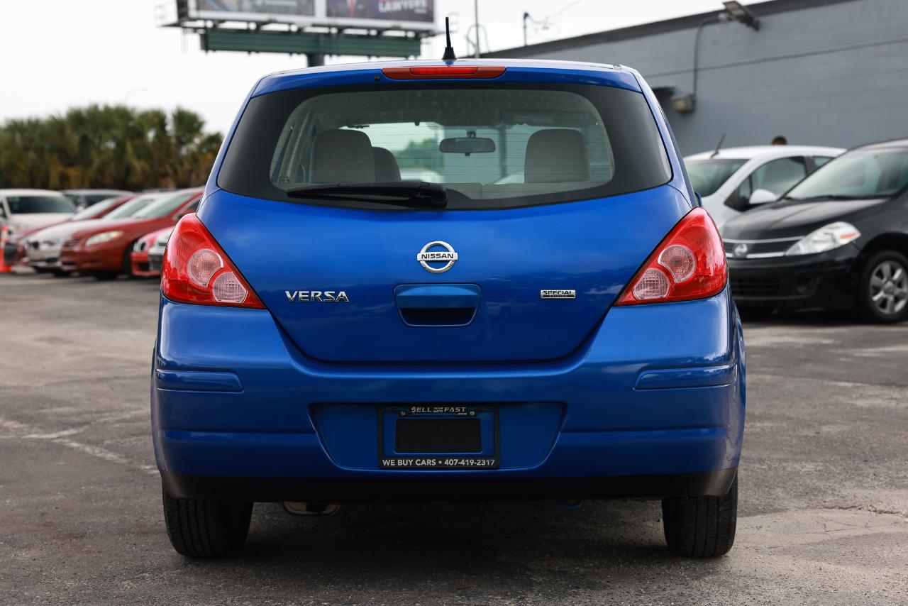 Nissan Versa  2012