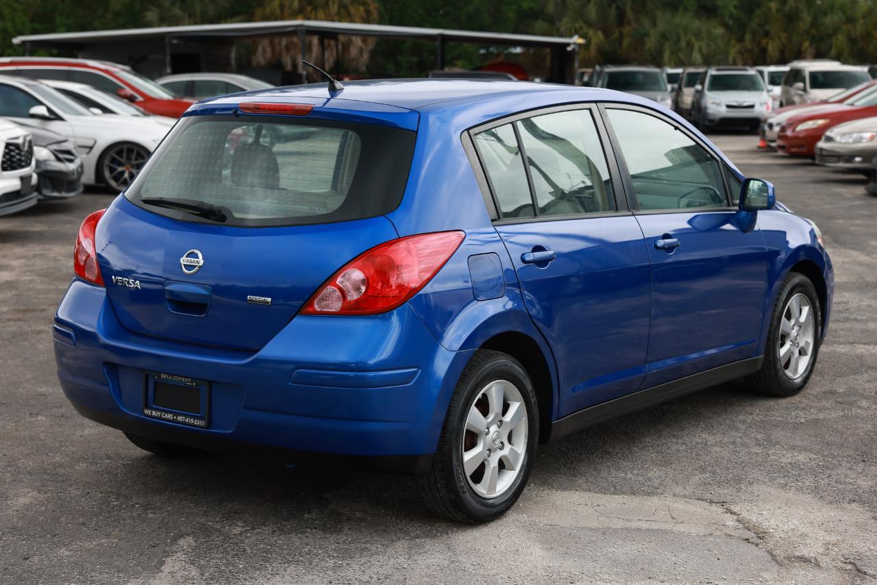 Nissan Versa  2012