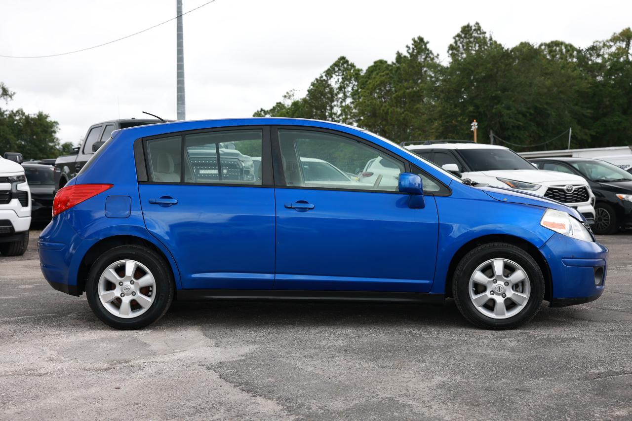 Nissan Versa  2012