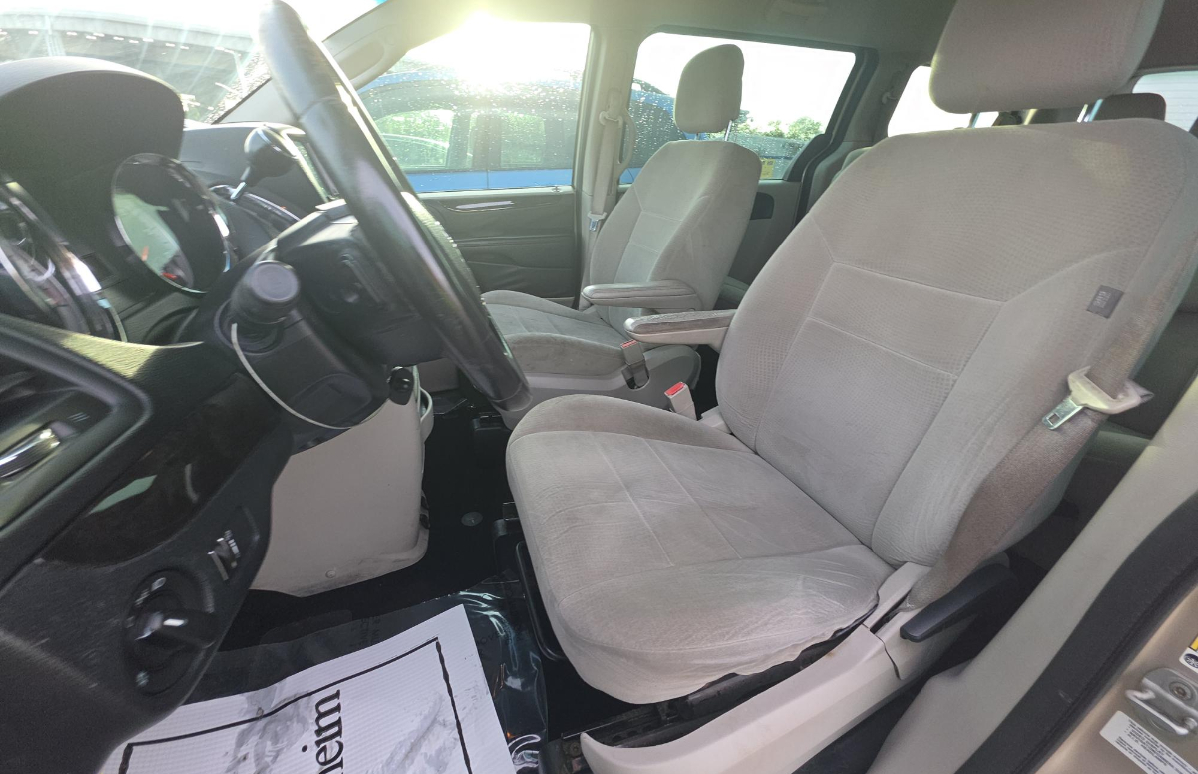 Dodge Grand Caravan  2012