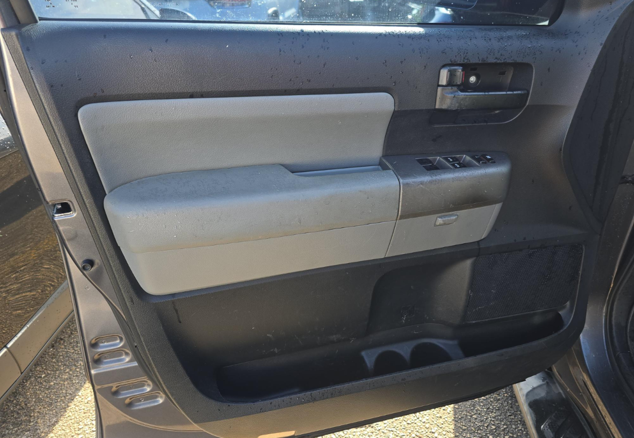 Toyota Sequoia SR5 2012