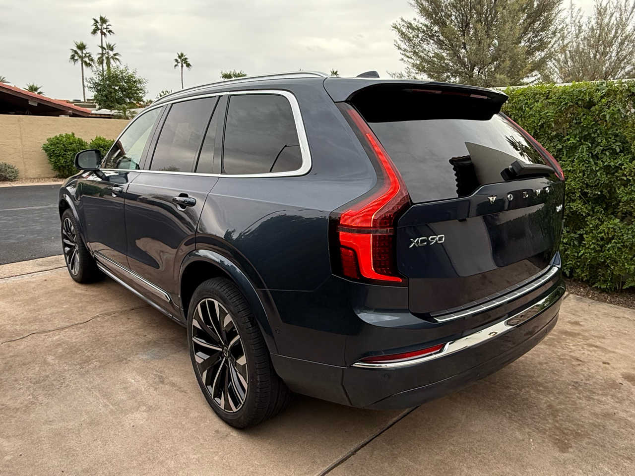 Volvo XC90 Plug-In Hybrid T8 AWD Plus 7-Seater 2025
