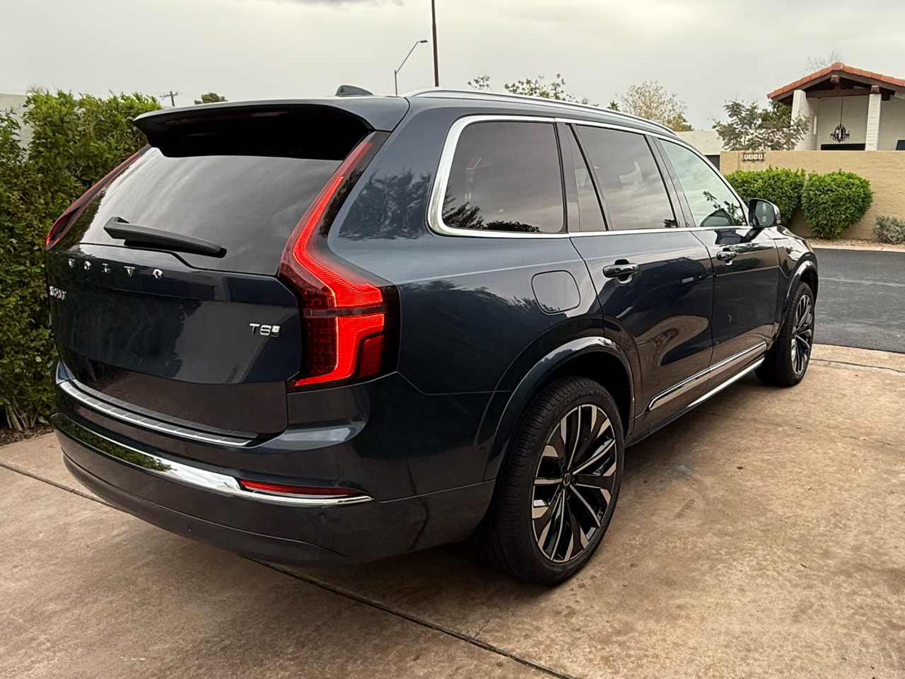 Volvo XC90 Plug-In Hybrid T8 AWD Plus 7-Seater 2025