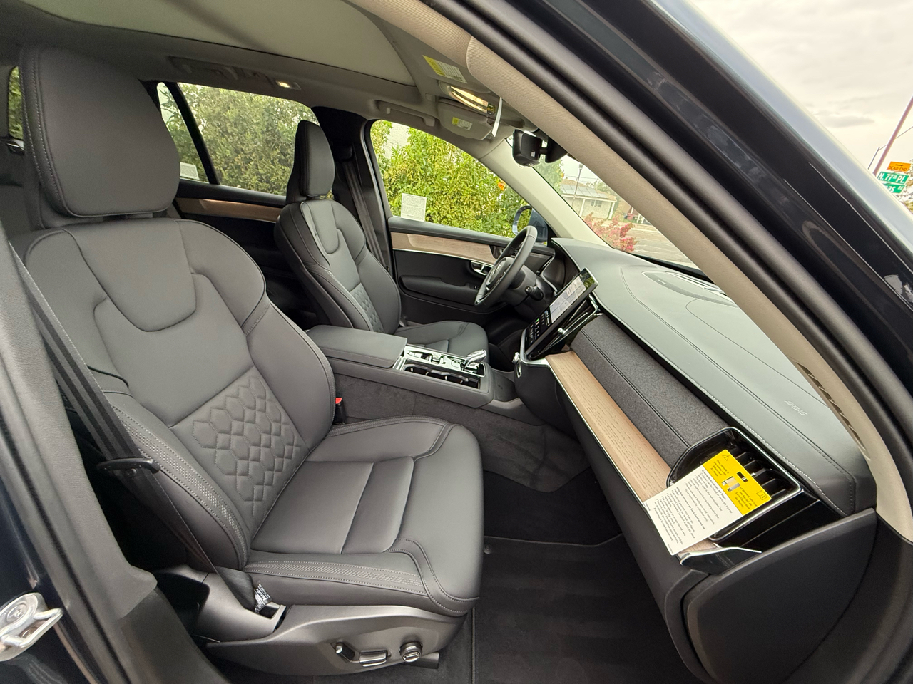 Volvo XC90 Plug-In Hybrid T8 AWD Plus 7-Seater 2025