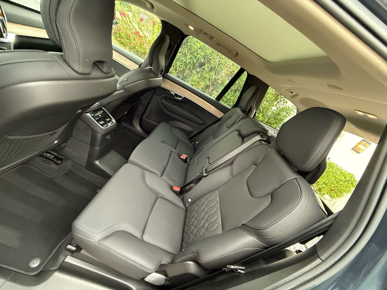 Volvo XC90 Plug-In Hybrid T8 AWD Plus 7-Seater 2025