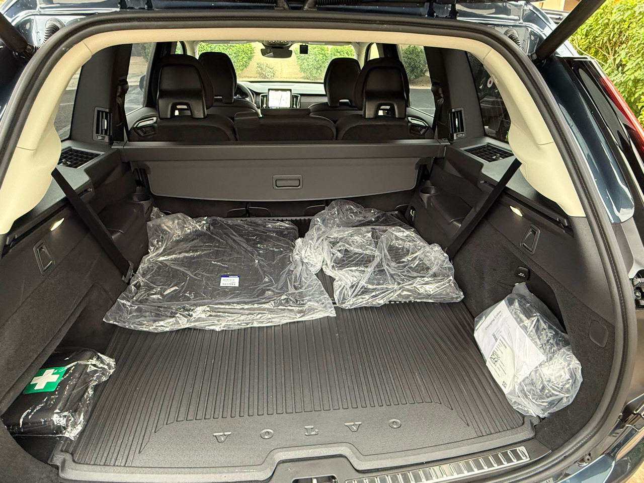 Volvo XC90 Plug-In Hybrid T8 AWD Plus 7-Seater 2025