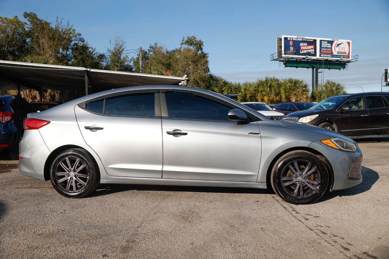 Hyundai Elantra SE 2017