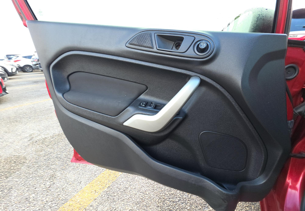 Ford Fiesta SE Hatchback 2011