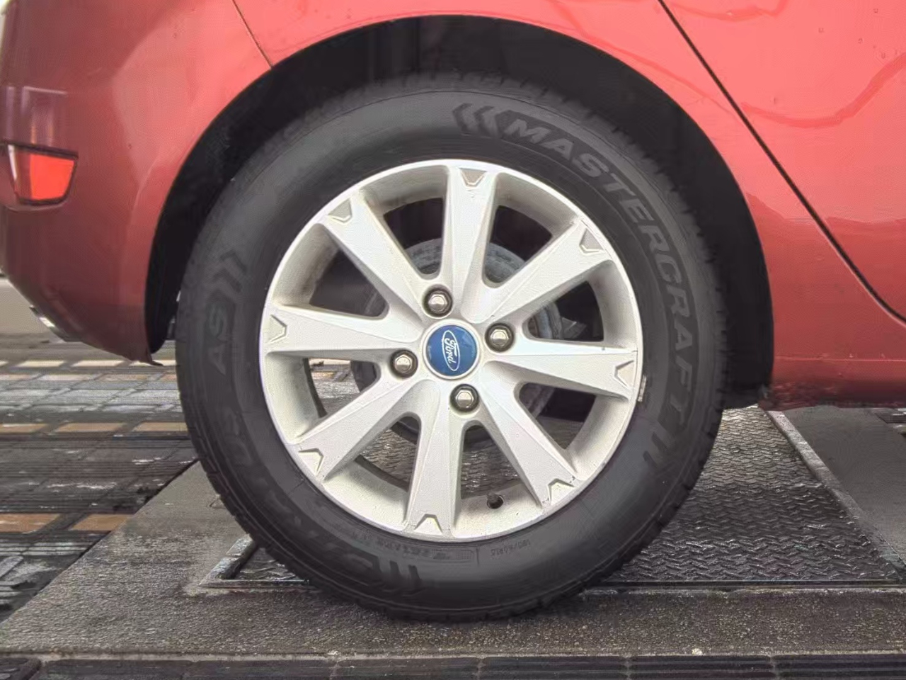 Ford Fiesta SE Hatchback 2011