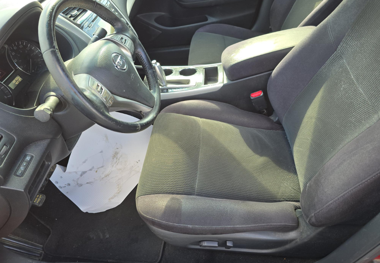 Nissan Altima 2.5 SV Sedan 2013