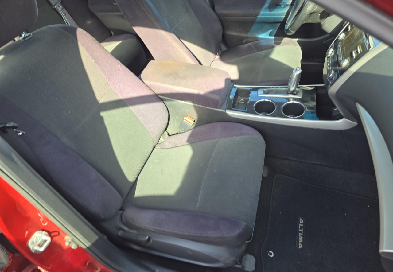 Nissan Altima 2.5 SV Sedan 2013