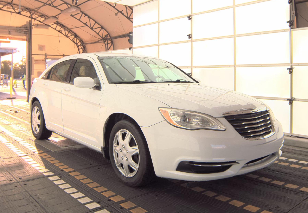 Chrysler 200  2011