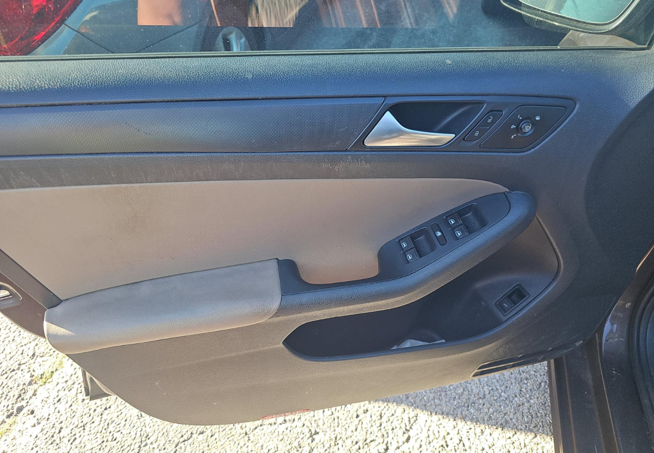 Volkswagen Jetta Sedan  2013